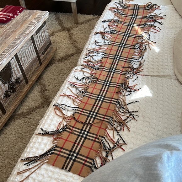 BURBERRY Classic Vintage Check Fringed 100% Cashmere Scarf - Picture 7 of 7